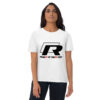 Découvrez notre t-shirt femme arborant fièrement le logo "R" de Volkswagen imprimé en grand à l'avant. Ce t-shirt allie style moderne et passion automobile, idéal pour les adeptes de la marque Volkswagen. Conçu avec des matériaux de haute qualité, il offre un confort exceptionnel et une durabilité remarquable. La coupe ajustée et féminine met en valeur toutes les silhouettes, vous permettant de porter votre amour pour Volkswagen avec élégance. Que vous le portiez pour une sortie décontractée, un rassemblement automobile ou simplement au quotidien, ce t-shirt est le choix parfait pour afficher votre passion. Ajoutez-le à votre garde-robe dès maintenant et montrez votre attachement à l'iconique logo "R" de Volkswagen avec fierté.